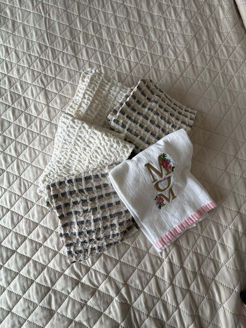 Set of 5 Textured and Embroidered 'MOM' Decorative Kitchen Towels